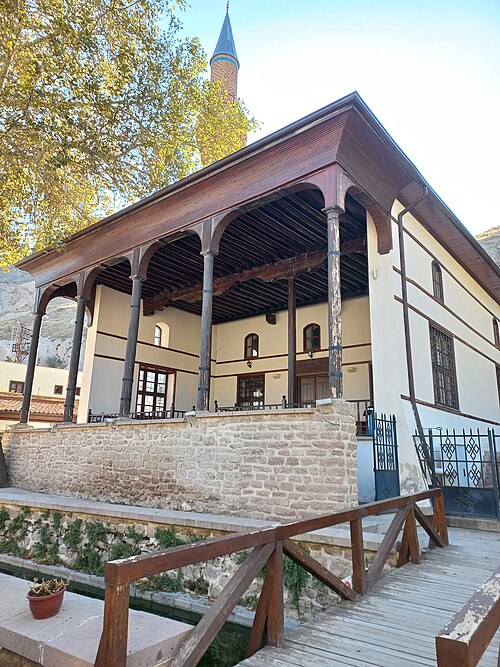 Sille'de bir caminin minaresi ve taş cephesi